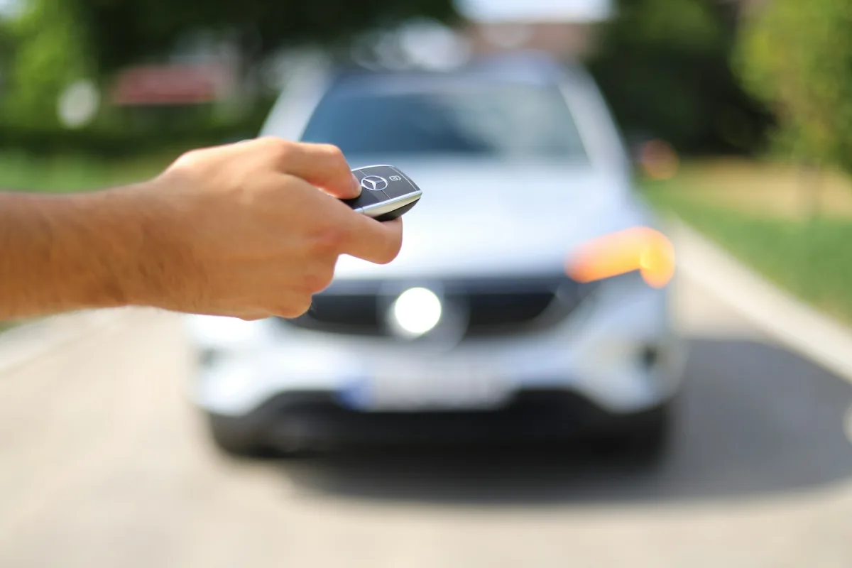 Kontak anahtarı ve immobilizer çipini taşıyan anahtar gövdesi